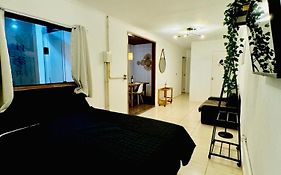 Quarto privativo no centro de Embu das Artes